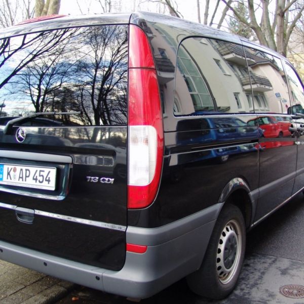 Minivan Mercedes Vito Hinteransicht